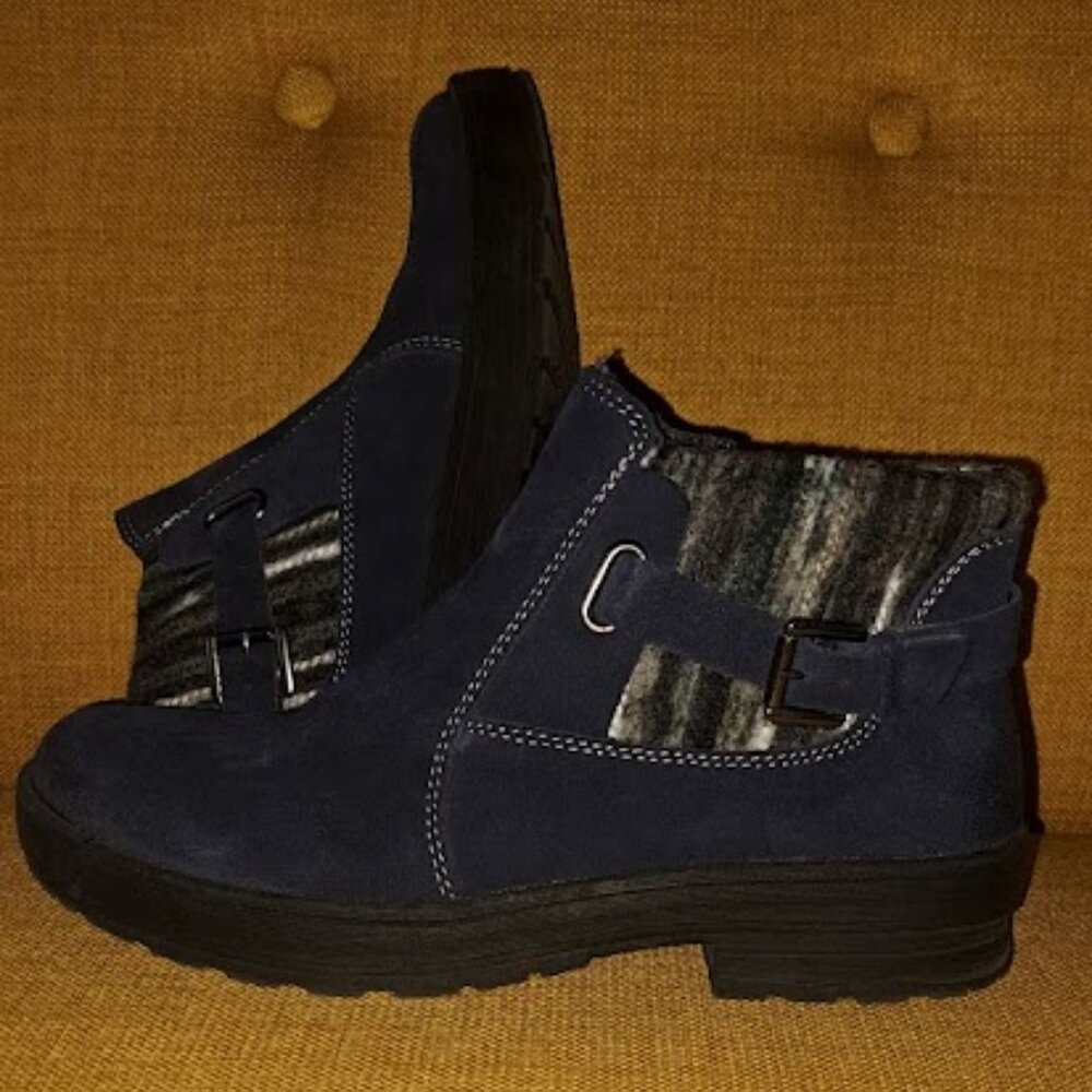 Earth Origins Tate Water Repellant Blue Suede and Wool Zippered Booties Size 9.5